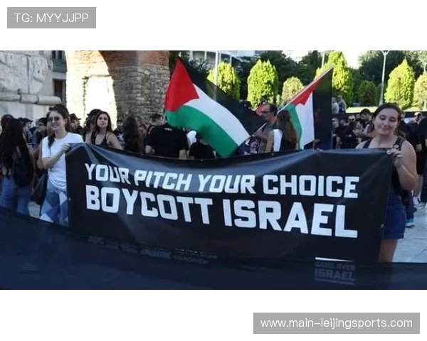 欧足联考虑实施空场处罚应对日益严重的球迷骚乱事件